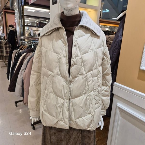 BCBG 봄26 스모킹 니트 덕다운 B6A1F872_이미지