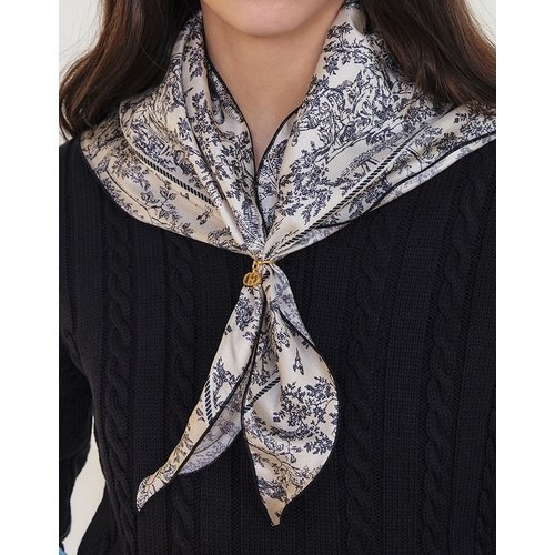 헤지스 뜨왈드주이 Toile de Jouy 네이비 삼각링 러플 실크 스카프 HISC6E331N2_이미지