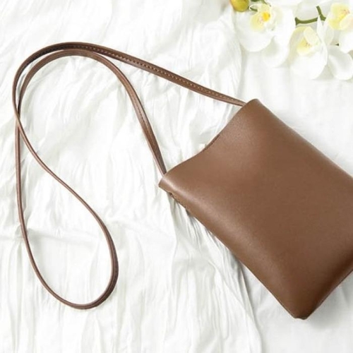 라일리 폰 가방 코디 가죽 핸드폰백 베이직한 디자인 보관 데일리 크로스백 숄더 뚝딱 소지품 다양한 LD-1283 레더폰가방_머스타..이미지입니다. 누르면 해당 게시물로 새창이동합니다.