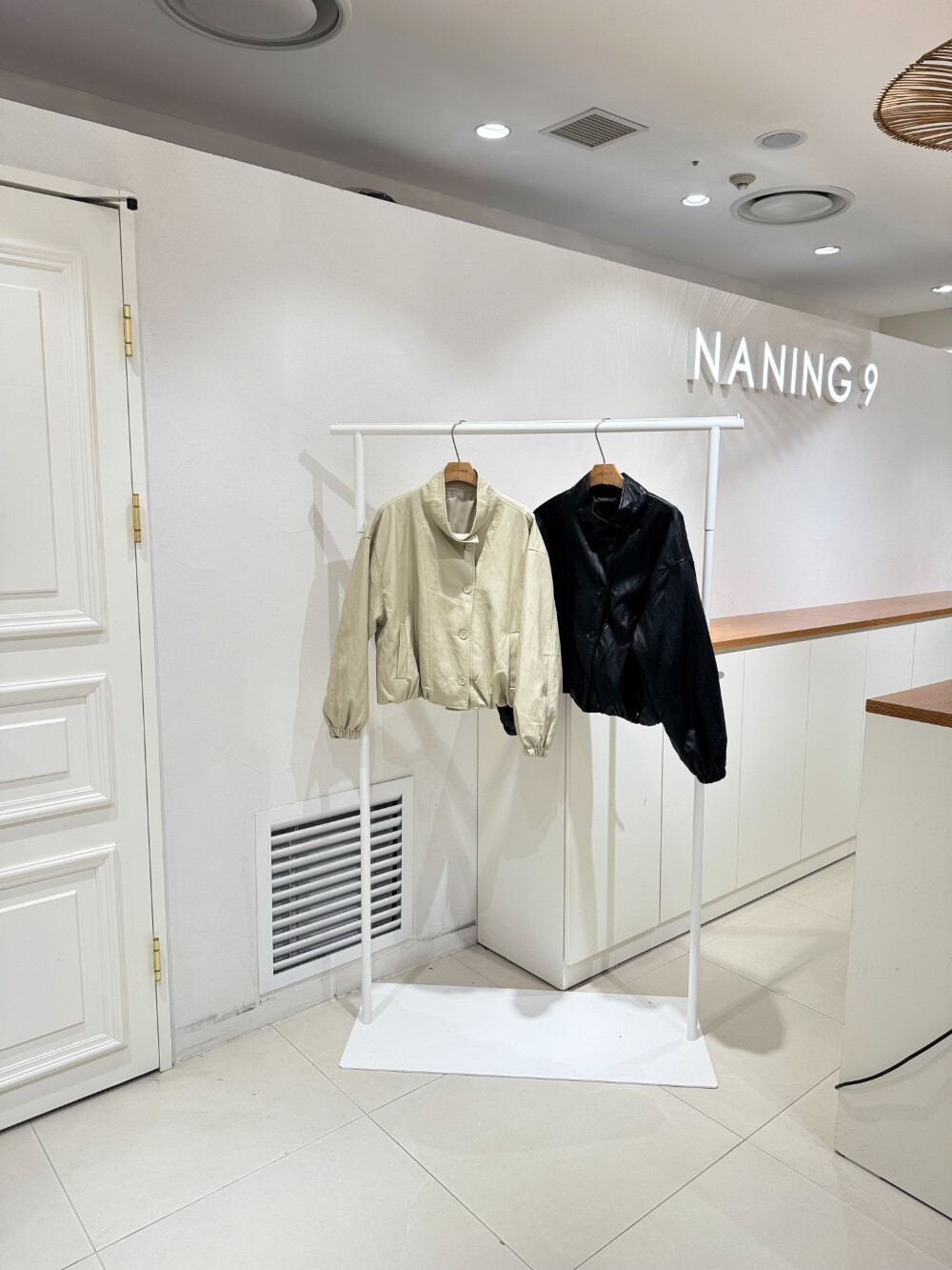 난닝구 스타필드코엑스점 비든크자켓 1126A2JK018이미지입니다. 누르면 해당 게시물로 새창이동합니다.