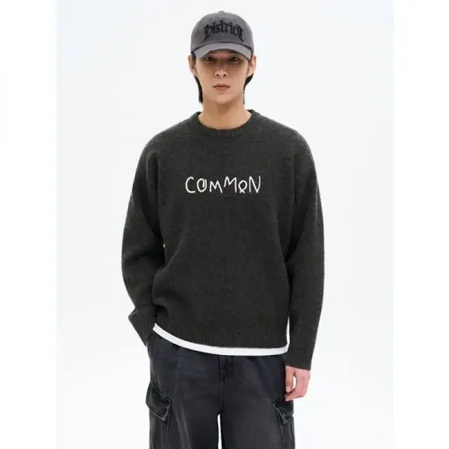 에잇세컨즈 핸드스티치 레터링 니트 풀오버 애쉬 421947_이미지