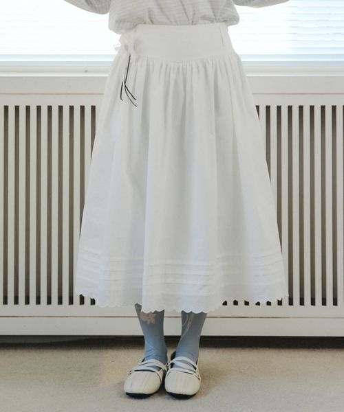 샐리 테일즈 CELITAILS YOKE SHIRRING LONG SKIRT_WHITE CE2613SK001MWH 374138_이미지