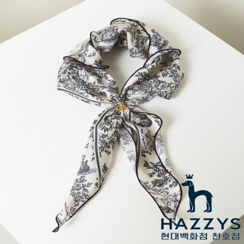 헤지스 Toile de Jouy 네이비 삼각링 러플 실크 스카프 HISC5F331N2이미지입니다. 누르면 해당 게시물로 새창이동합니다.