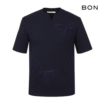 아트웍 변형넥 나비자수 티셔츠 BN9MTS451