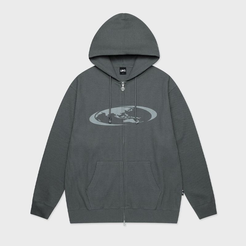 엘엠씨 OVAL GLOBE WAFFLE ZIP-UP HOODIE charcoal 227568이미지입니다. 누르면 해당 게시물로 새창이동합니다.