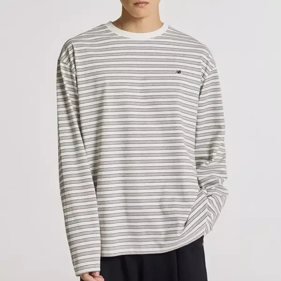 뉴발란스 NB UNI 에센셜 클래식 스트라이프 긴팔티 SEMI OVER FIT NBNDG31813-19
