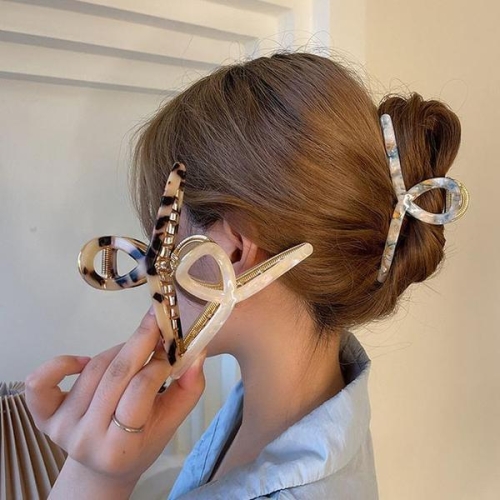 셀러허브 자개 마블 꼬임 집게핀 ELH-019 S11202056이미지입니다. 누르면 해당 게시물로 새창이동합니다.