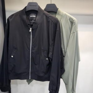 리트머스 여성 크롭 점퍼 LO2JF201이미지입니다. 누르면 해당 게시물로 새창이동합니다.