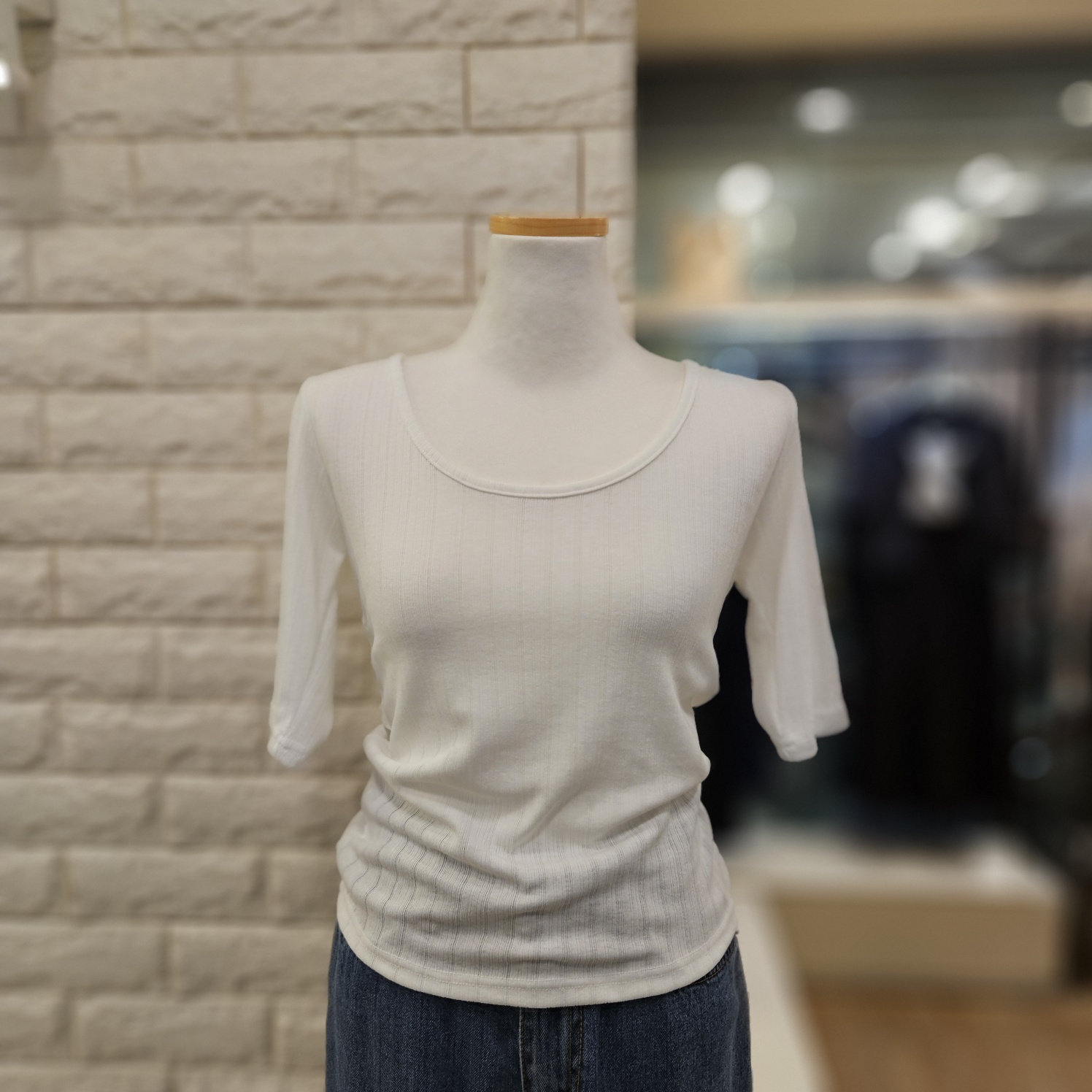 에센셜 트렌드컬렉션 뒤 스쿱넥 티 TRRA25843