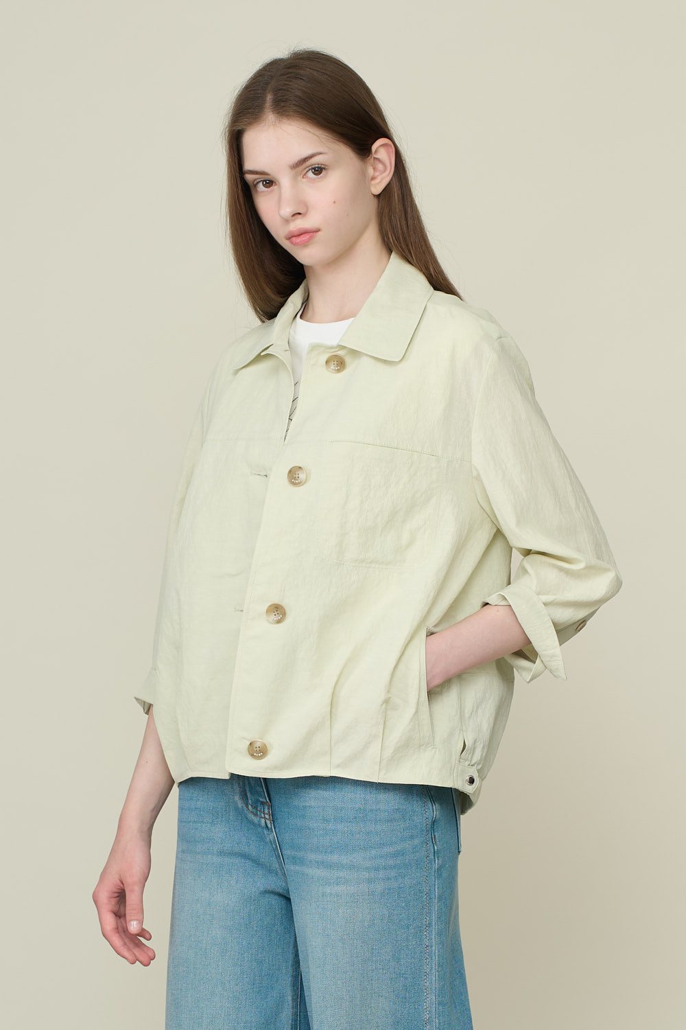 BCBG 반달넥 포켓 버튼 점퍼 B6M4R165