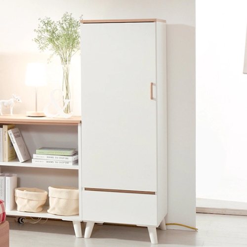 나무뜰 스톡 틈새 옷장 1500