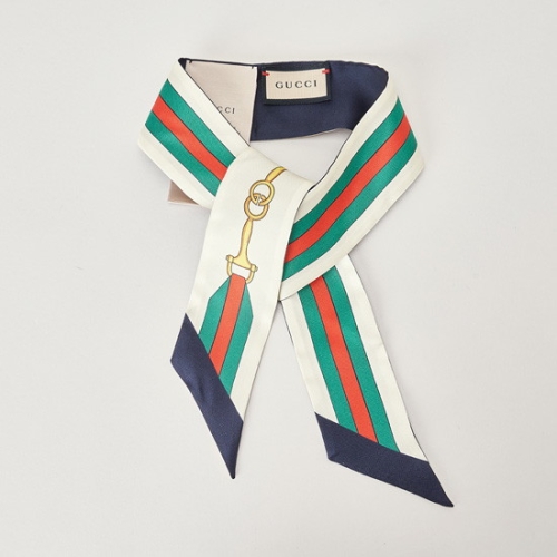 구찌 정풀구성   인터로킹 G 홀스빗 실크 넥보우 트윌리 스카프 627810 키아라앤줄리