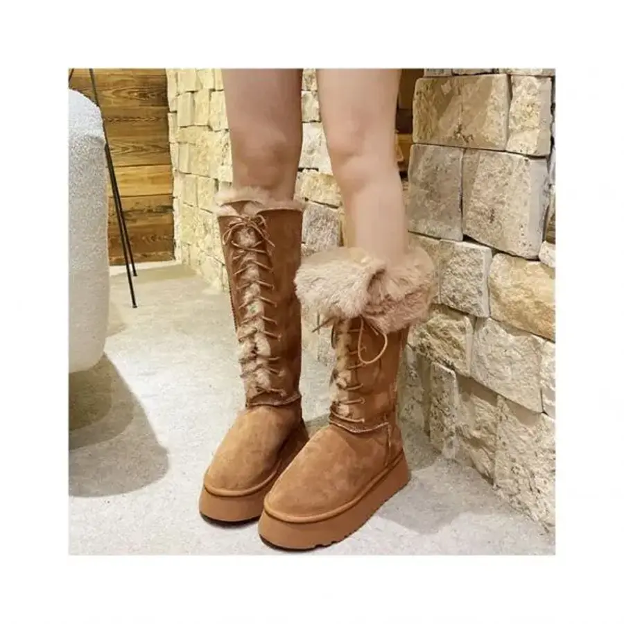 UGG 무드무드 틸 스티치 레이스업 롱 부츠 877290이미지입니다. 누르면 해당 게시물로 새창이동합니다.