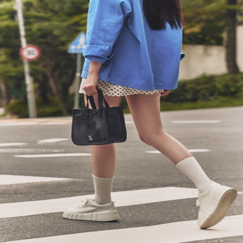 생활방수 완판재입고 아이코닉 블랙 나일론 미니토트백 HJBA6EE20BK