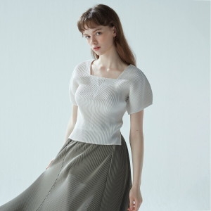 라플리 백 스트랩 브이넥 티셔츠_LPTSM023024_이미지