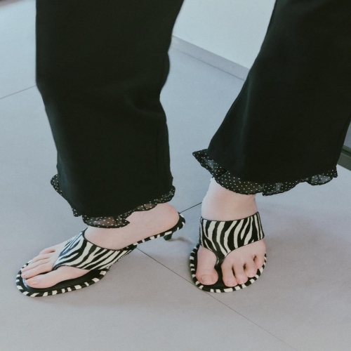 자라 국내 여성 애니멀 프린트 가죽 샌들 멀티컬러 372188