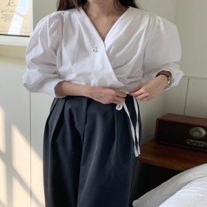 수프 KDH3063모니트 볼륨 링 랩스타일 여성 하객룩 블라우스_이미지