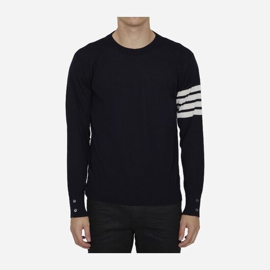 톰브라운 4바 스트라이프 서스테이너블 니트 MKA002A Y1014 (415, 네이비)이미지입니다. 누르면 해당 게시물로 새창이동합니다.