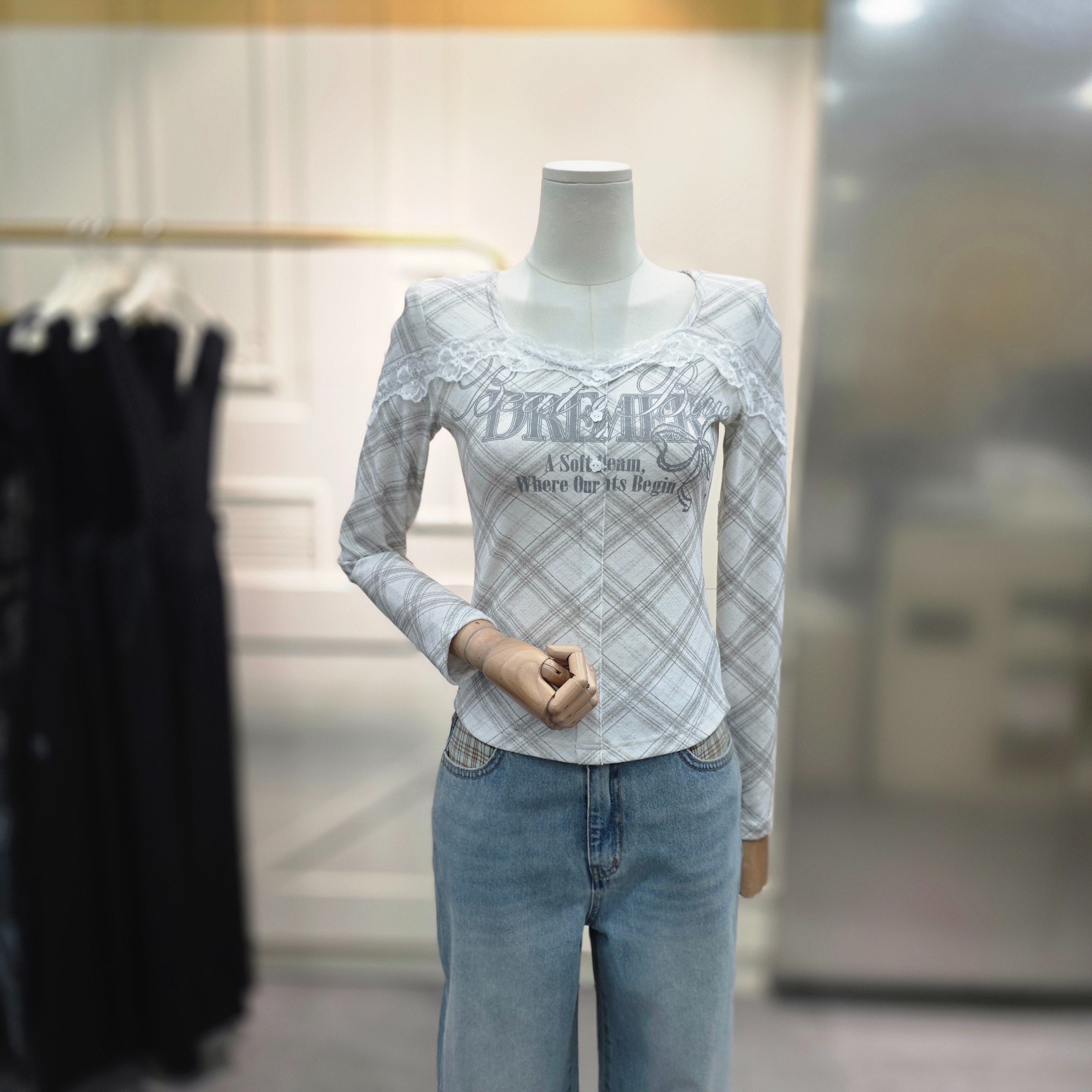 스퀘어넥 레이스 레터링 티셔츠 ES3OTL58IV_CA