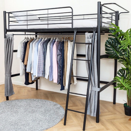 �Ϸ��Ϸ� �ڸ��i ���ο� ����� ��Ŀħ�� S