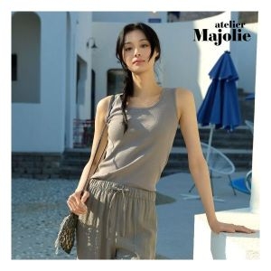 에센셜 아뜰리에마졸리 코튼 슬리브리스 탑 4종 런칭 가격 69900원658752_이미지