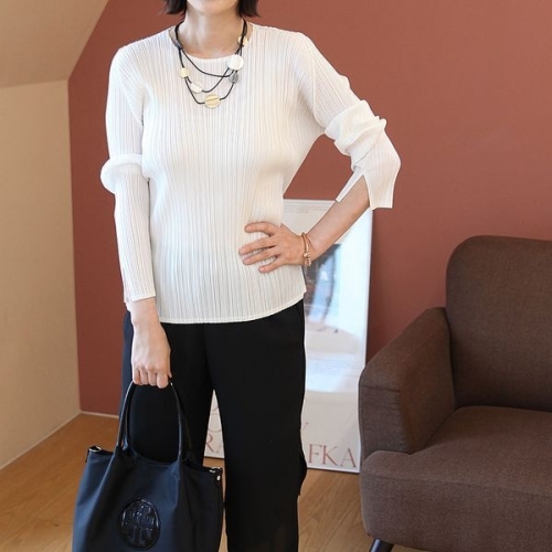 T57303 심플라인 볼륨업 플리츠티 60대 엄마옷
