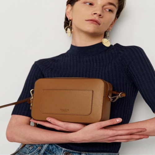 LF 헤지스 브라운 투톤 포켓 포인트 크로스백_HIBA5E978W2