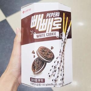 롯데제과 화이트쿠키 빼빼로 132g이미지입니다. 누르면 해당 게시물로 새창이동합니다.