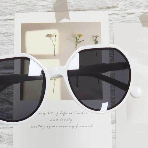 셀러허브 가벼운 뿔테 틴트 선글라스 반투명 여름 화이트 S23455904