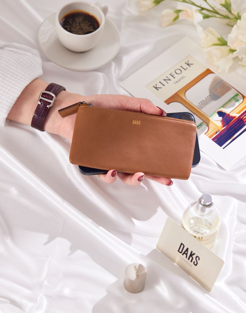 닥스 MENS ACCESSORIES 로고프린트 소가죽 멀티지퍼홀더 DBHO5F724W2 116322