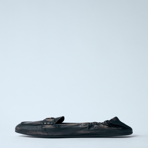 프라다 로고 플라크 LOAFTERS B0111559375 1D922N 6H3 F0002