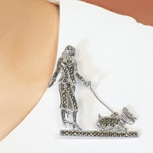 블루케이 마카사이트여인강아지산책브로치241005-11