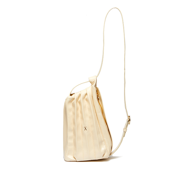 Lucky Pleats Pumpkin Bag (Tapioca)