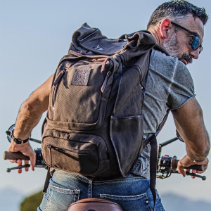 빌포드 정가290000 롤탑사파리백팩 남자백팩 데일리가방 출퇴근용 노트북가방 여행배낭 가죽에센스 증정