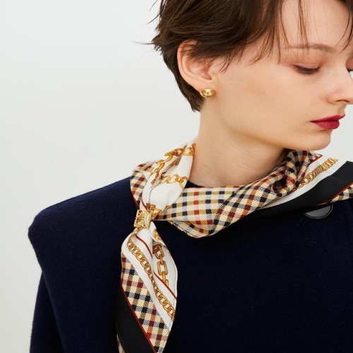 LF 닥스 GIFT SILK100 아이보리 체인프린트 쁘띠 삼각스카프링 세트 DCSC6E824IV