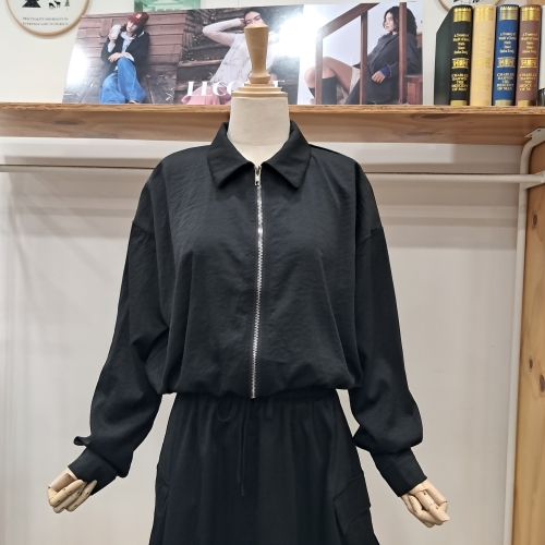 레코브 집업점퍼투피스LC31F3TP502SBK이미지입니다. 누르면 해당 게시물로 새창이동합니다.