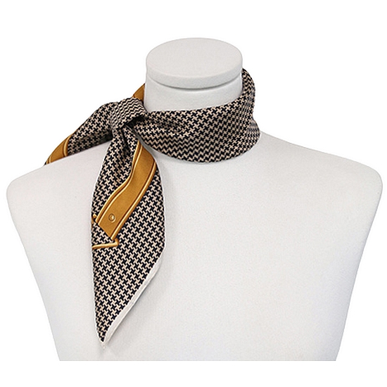 엘르 하운드체인 실크 쁘띠스카프 SE141S315이미지입니다. 누르면 해당 게시물로 새창이동합니다.