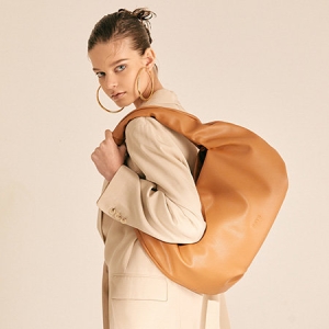 �����̺� BBYB ũ�������09K3210BTW