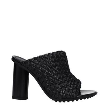 블랙 샌들 787048 V3XZ0 1000 119872430