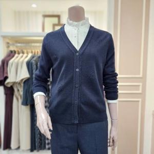 수인터내셔날 BCBG 엠보 포인트 가디건 B4C8K213