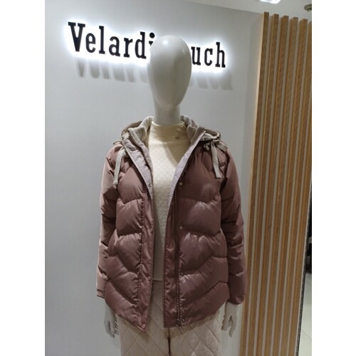 벨라디터치 니트배색 숏 구스점퍼 V1D4DN26
