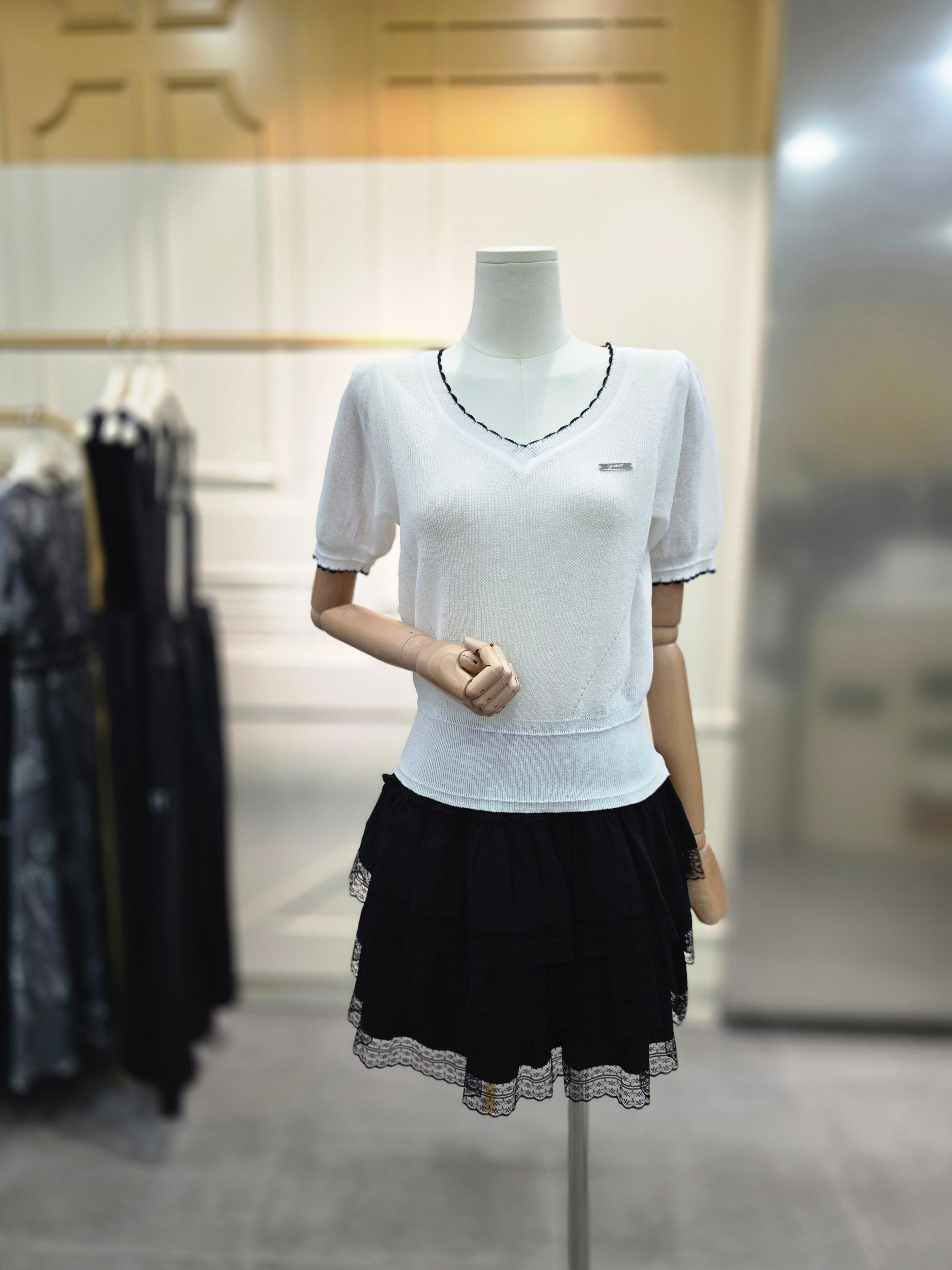 V넥 네크 배색 반팔 니트탑 ES2JK600IV_CA