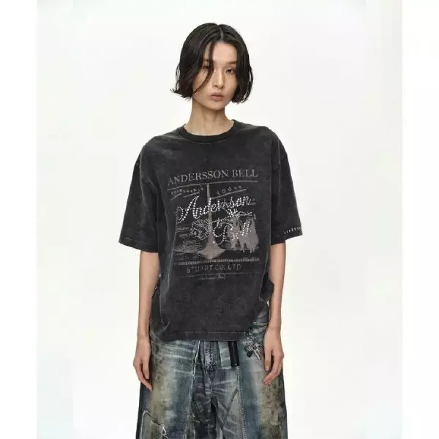 앤더슨벨 ltgt ADSB ROSIE HOT-FIX PRINTED T-SHIRT atb1509w CHARCOAL 298065_이미지