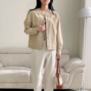 옷자락 여자 바스락 홑겹 단추 사파리 미니멀리즘 봄잠바 카라없는 점퍼 41607_WJK20247