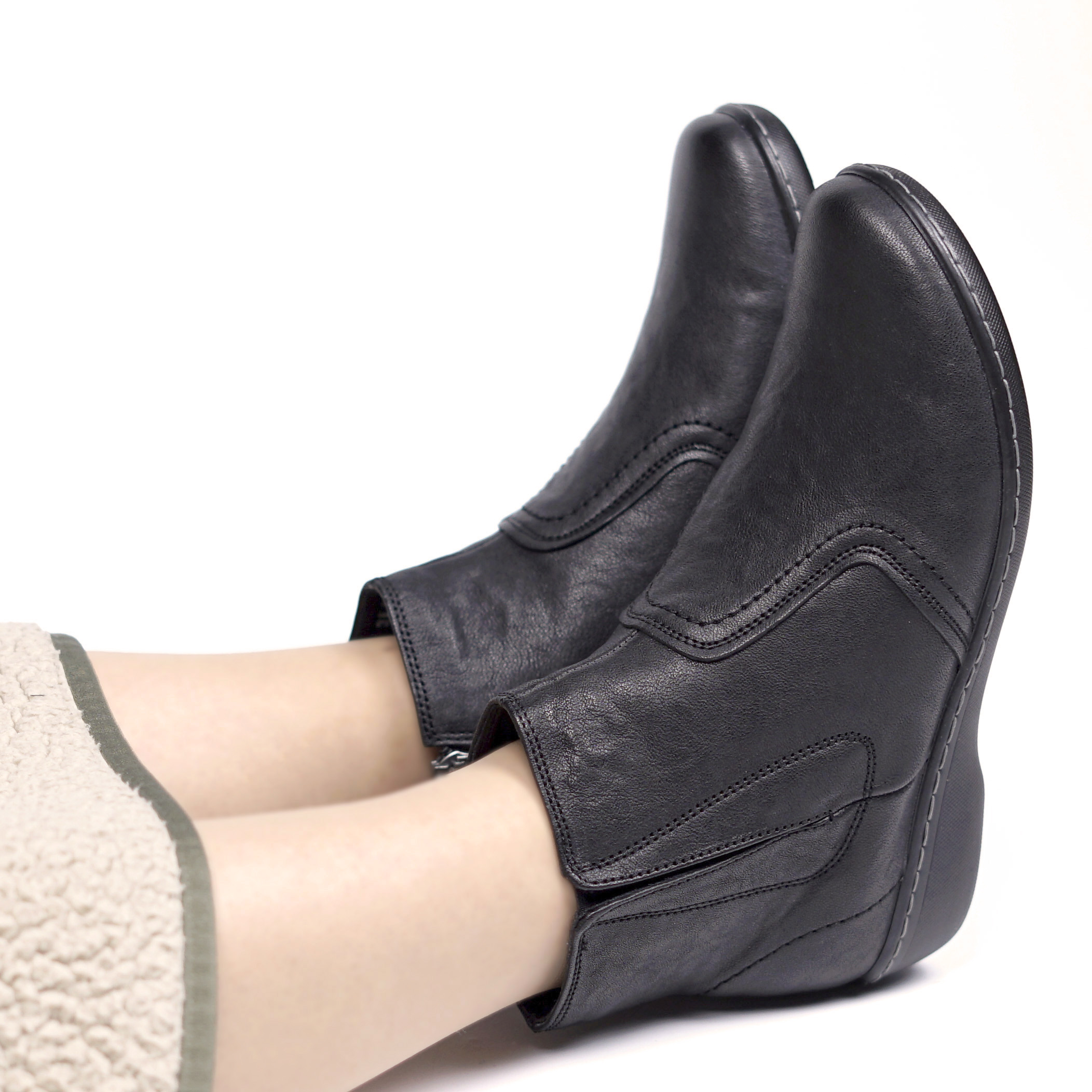 허시파피 컴포트 쿠션 경량 미끄럼방지 여성 앵글 털 부츠 FW FJ603BK_이미지