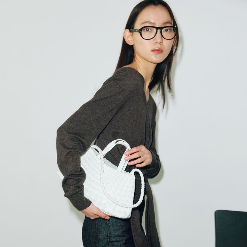 코모레비뮤지엄 바로배송_이너 파우치 포함 핸드메이드 레더 위빙 토트 백 l 화이트 l B07-4 3308210 41472