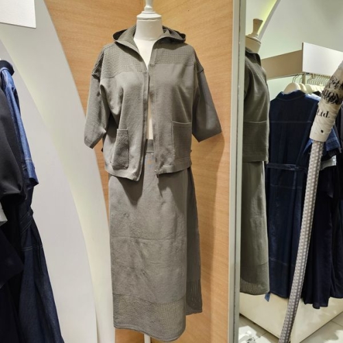  더아이잗 뉴욕 2024최신상 펀칭후드짚업가디건 스커트셋트,IP8M1CD8011