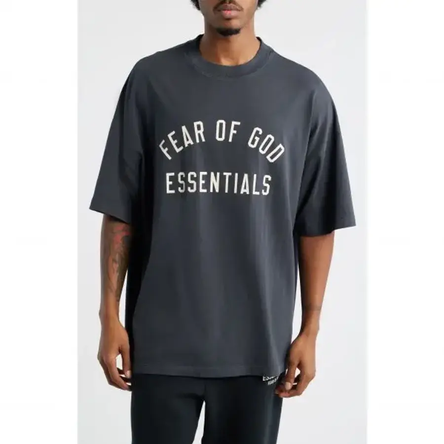 에센셜 Fear of God Essentials 피어 오브 갓 스 90년대 핏 로고 그래픽 티셔츠 7557345_이미지