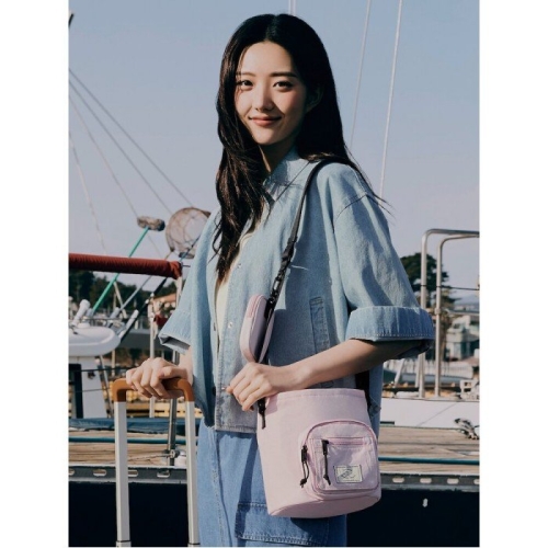 액세서리 어웨이 세로 메신저백 BE44D2M23X,BE44D2M235