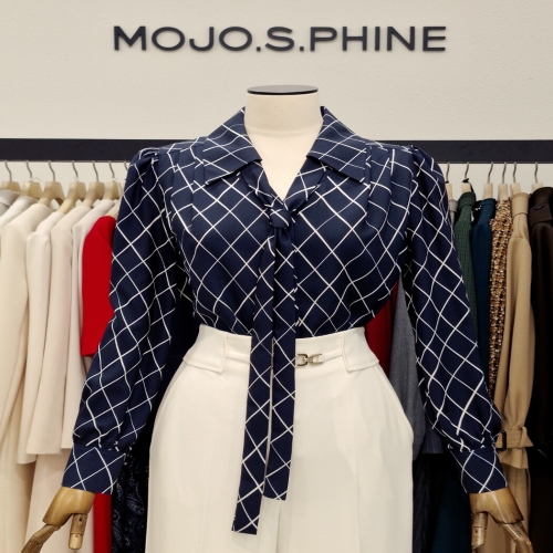 모조에스핀 와이드카라 브이넥 리본 블라우스 S261MSC002-NY